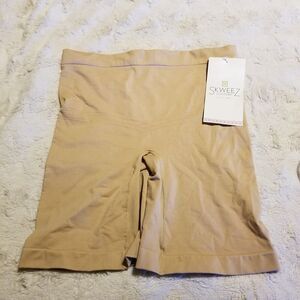 Women’s Shapewear Sculptwear Tan Shorts Size Large New